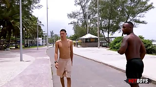 Arrombando o cuzinho bring off meu fã!